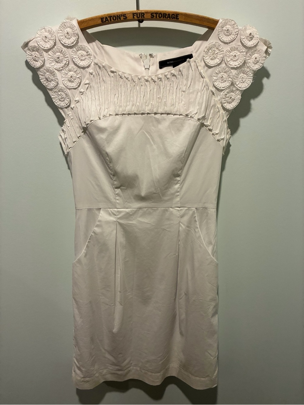 BCBGMaxazria Dorine White Cocktail Mini Dress Rosette Shoulder Size 0